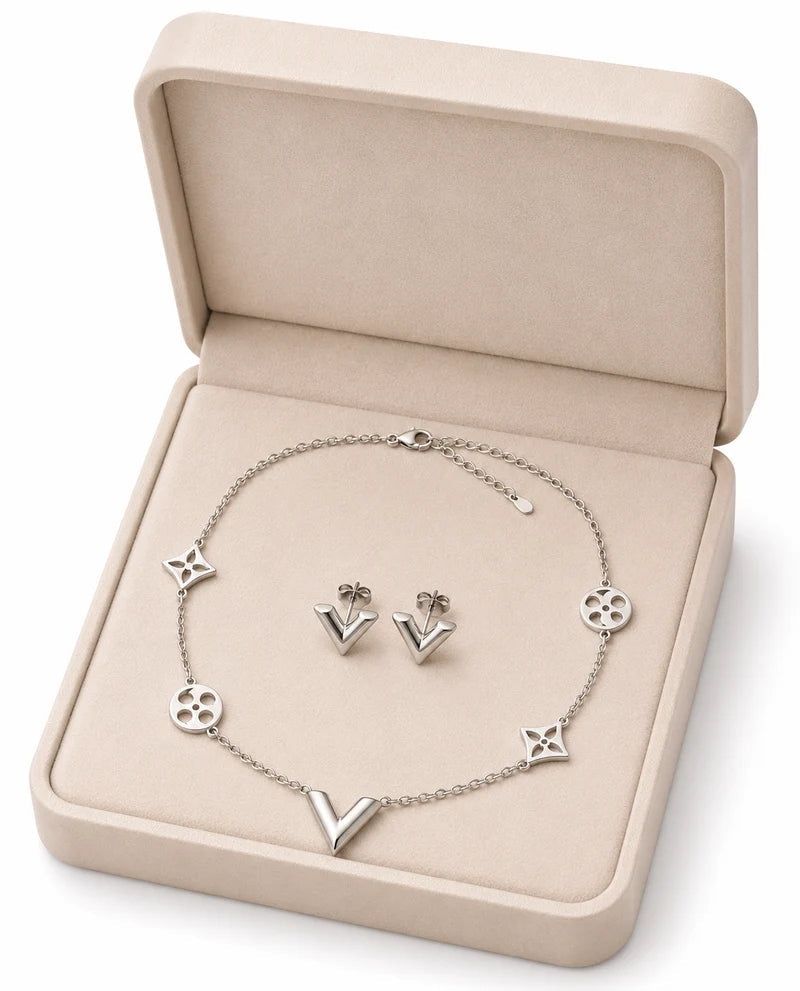 Elegant V Jewelry Set Silver in beige velvet jewelry box