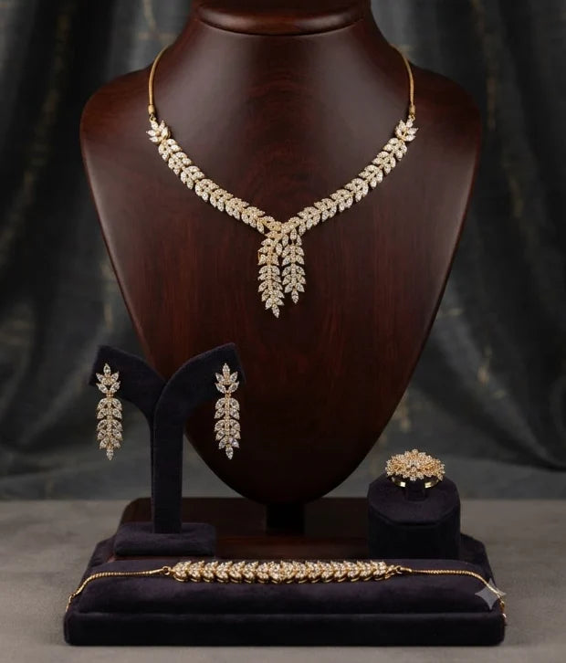 Golden Laurel Jewelry Set